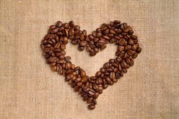 Символ сердце из кофейных зерен