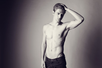 Obraz premium Handsome man posing in the studio