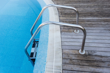 Place descent into the pool. Railings and stair.
