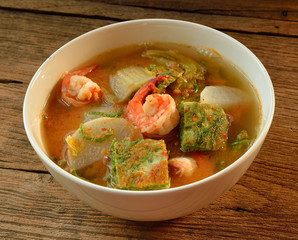 sour soup whith  shrimp and vegetables