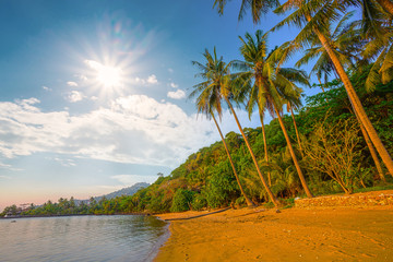 Obraz premium Beautiful tropical beach at island Koh Chang