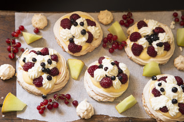 Pavlova cakes