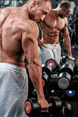 Fototapeta na wymiar Muscular man in the gym