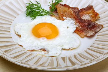 Breakfast - egg with bacon