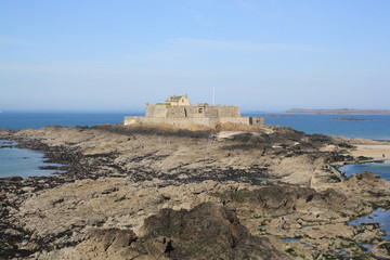 vue sur le fort national de st Malo
