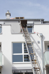 Modernes Wohnhaus mit Balkon