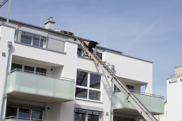 Modernes Wohnhaus mit Balkon