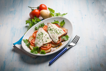 fish with potatoes and tomatoes
