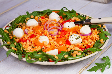Red lentil salad with mozzarella and arugula