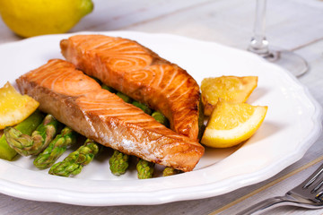 Broiled Salmon and Asparagus