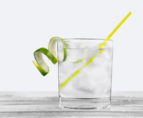 Gin. Cocktails on white: Gin and Tonic.