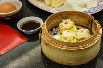 Kind of Chinese snacks are served with different kinds