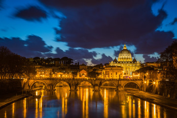 Fototapeta na wymiar Night comes in Rome