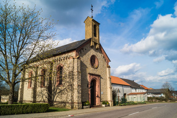 Fototapeta na wymiar Kirche in Büschdorf