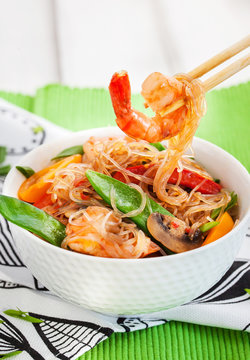 Rice glass noodles with shrimps and vegetables