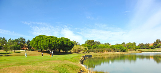 Fototapeta na wymiar Campo de Golf, jugadores, España
