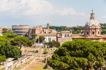 Naklejka premium Rome cityscape with skylines of the ancient ruins