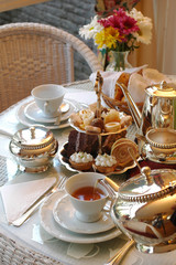 Obraz na płótnie Canvas table set for typical English tea