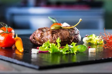 Afwasbaar Fotobehang Gerechten Beef steak with vegetable decoration