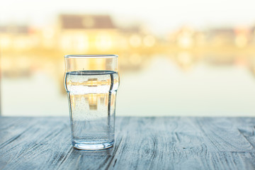 wasserglas am see