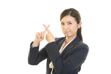 禁止の意思表示をする女性