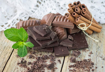 Chocolate, cinnamon and mint