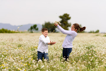 Fototapeta premium playing among the flowers 18