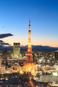 Twilight scene of Tokyo Tower in Tokyo