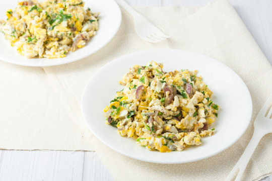 scrambled eggs with red onion and herbs
