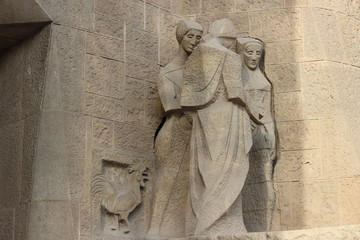 Скульптуры на Храме Святого Семейства