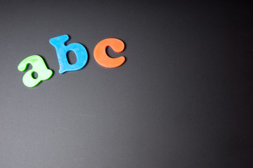Kreidetafel mit den Buchstaben ABC