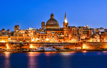 Valetta by night, Malta - obrazy, fototapety, plakaty