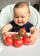 baby with tomato