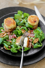 salade de chèvre chaud lardons mache et noix 3