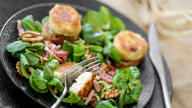 salade de chèvre chaud lardons mache et noix 2