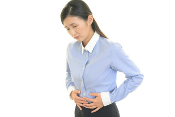 腹痛を訴える女性
