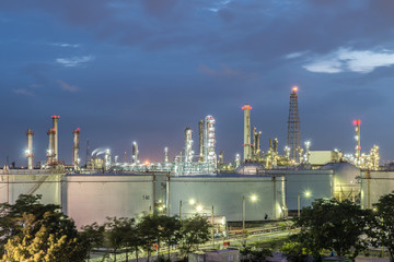 Obraz na płótnie Canvas Oil refinery at dramatic twilight in Thailand