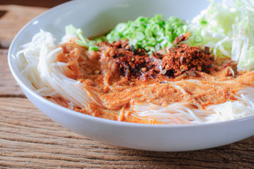 Thai rice vermicelli served with curry