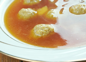Swabian soup with meatballs