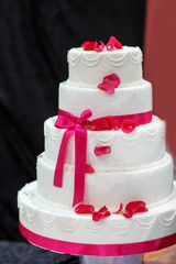 Obraz na płótnie Canvas Wedding cake in white and pink.