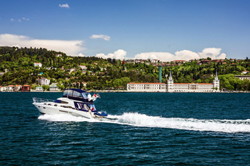 Obraz premium Motor boat and sea front, Bosphorus, Istanbul, Turkey