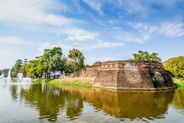 Fototapeta na wymiar Historical fortress and ancient wall in chiang mai, landmark of