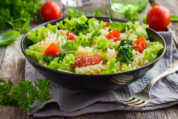 Pasta salad with cherry tomatoes and broccoli