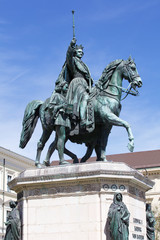 Fototapeta na wymiar München Odeonsplatz - Reiterstatue König Ludwig I. von Bayern