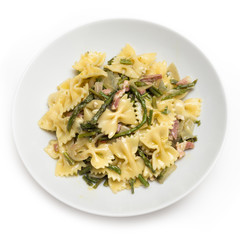 Farfalle con asparagi e bacon, pasta italiana