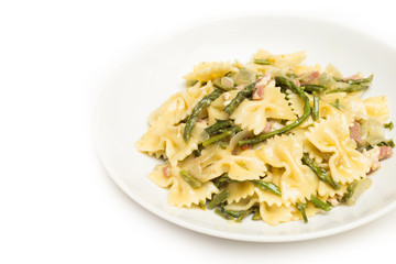 Farfalle con asparagi e bacon, pasta italiana