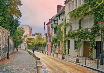 street in Montmartre, Paris, in the evening - obrazy, fototapety, plakaty