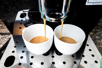 Preparazione caffè espresso con la macchina  da caffè automatica