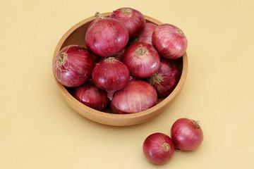 Bowl of red onions