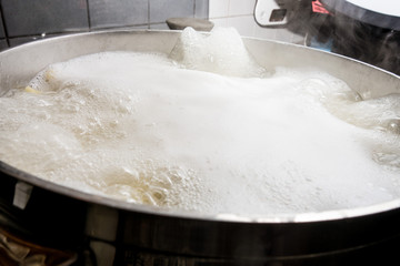 Pasta in cottura  nella pentola